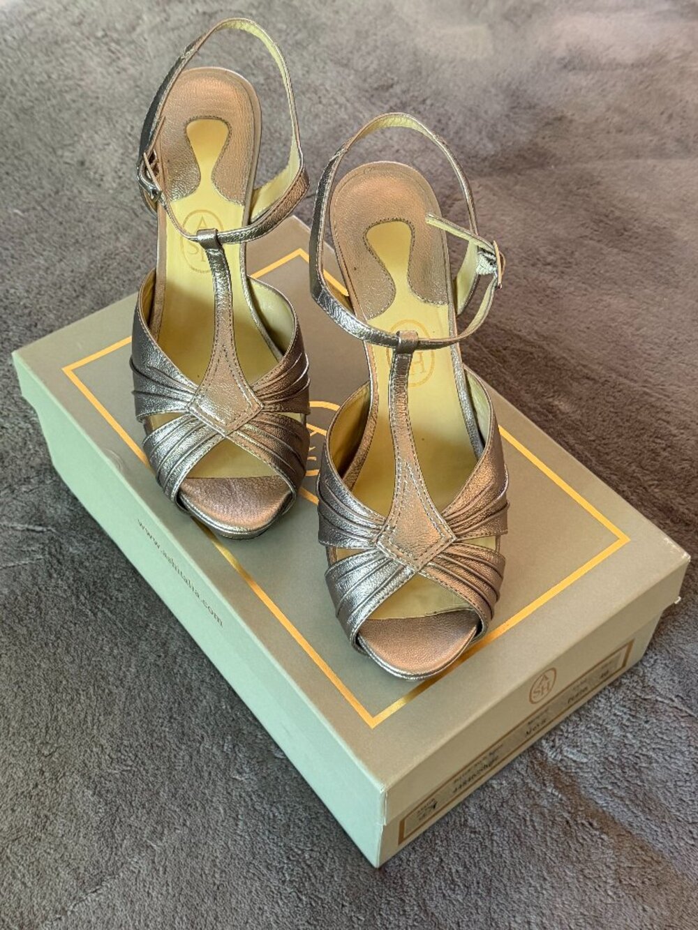 ASH Italia Metallic Pewter Platform Sandals – Women's Size 10